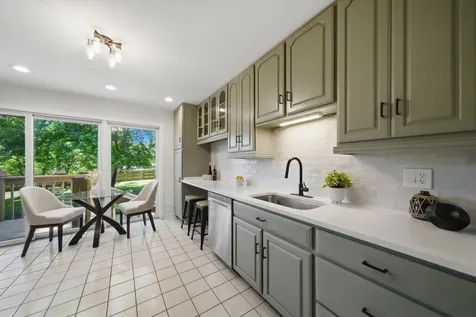 34 Berkshire Drive Wheeling IL 60090