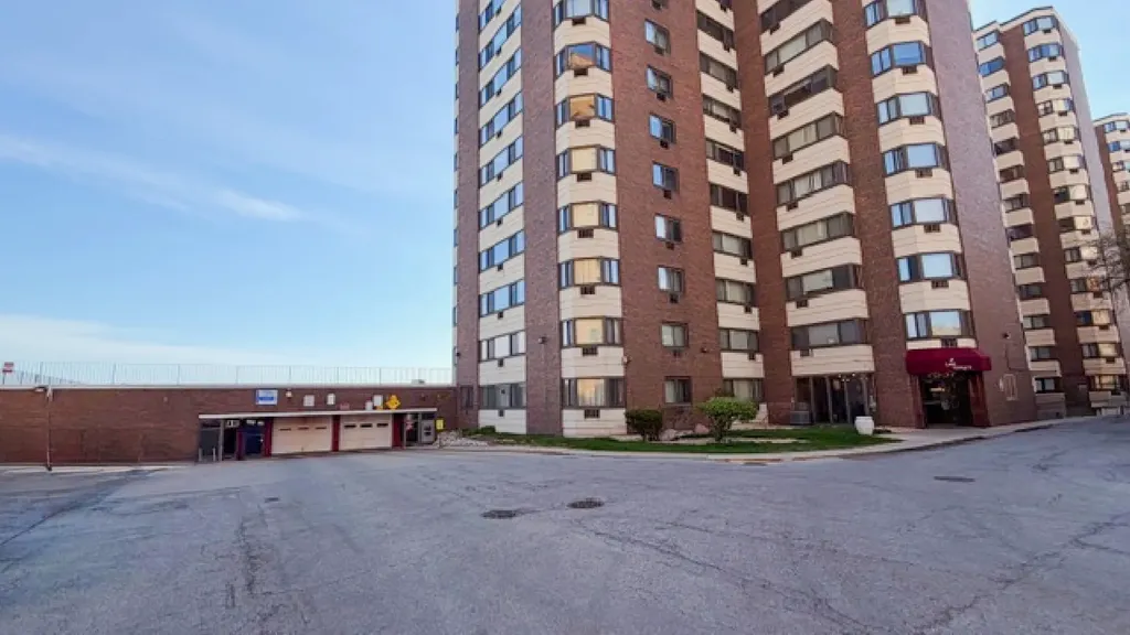 7337 South South Shore Drive Chicago IL 60649