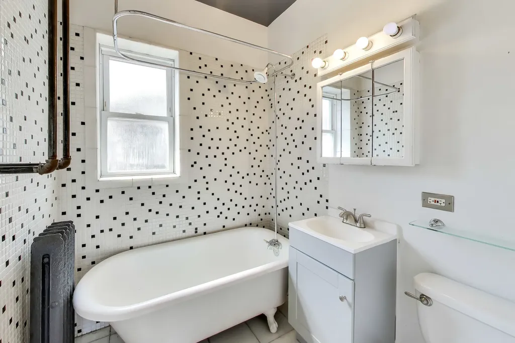 5712 North Wayne Avenue Chicago IL 60660