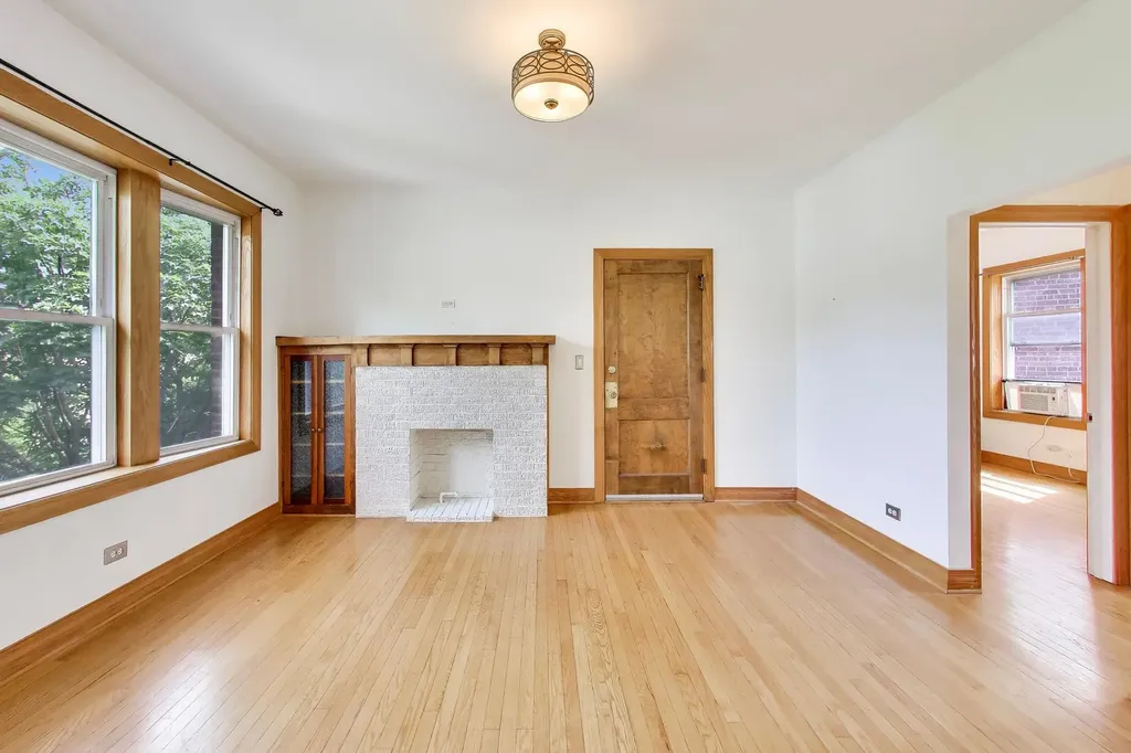 5712 North Wayne Avenue Chicago IL 60660