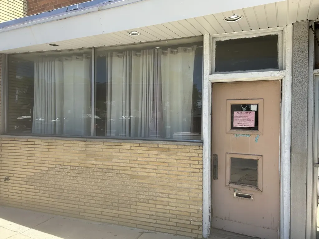 10853 South West Western Avenue Chicago IL 60643