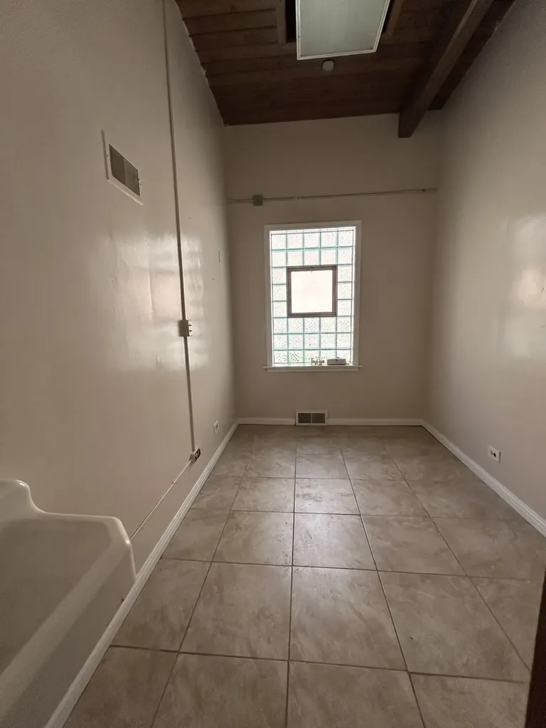10853 South West Western Avenue Chicago IL 60643