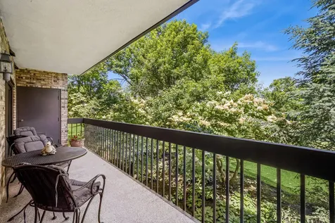 3860 Mission Hills Road Northbrook IL 60062