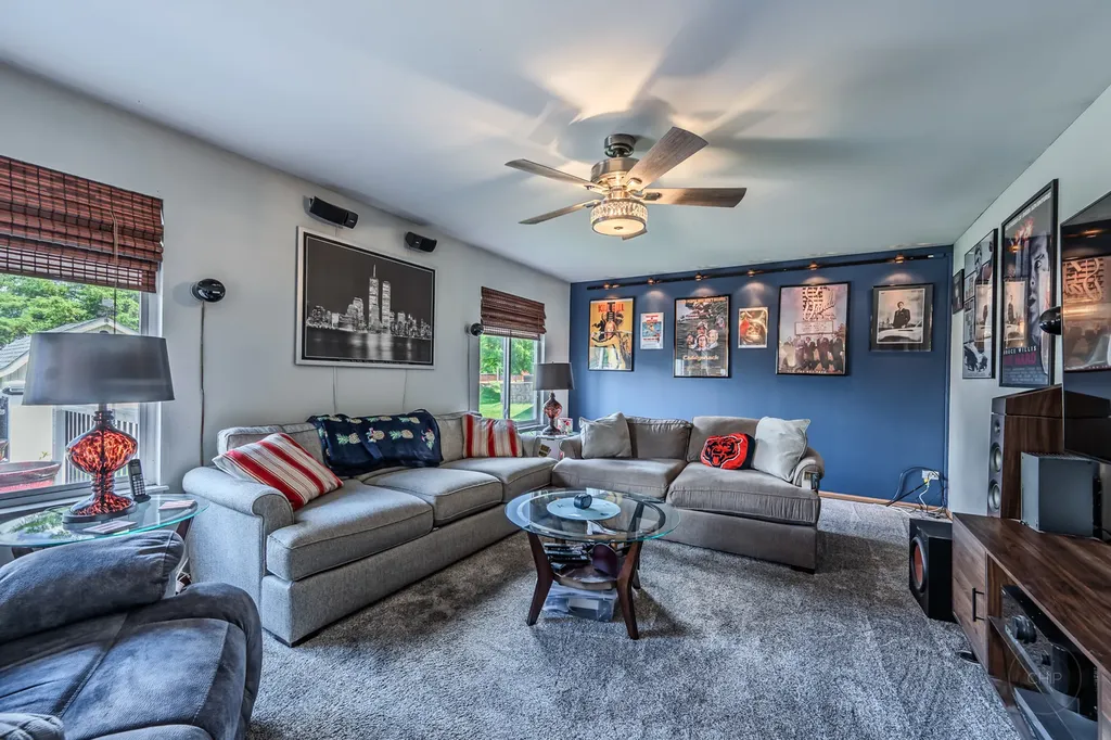299 Clarendon Lane Bolingbrook IL 60440