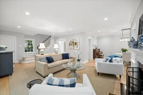 1037 Oak Street Winnetka IL 60093