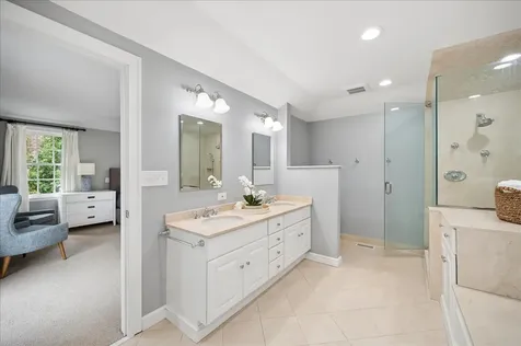 1037 Oak Street Winnetka IL 60093
