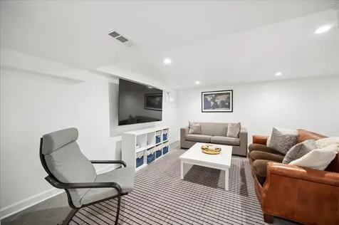 1037 Oak Street Winnetka IL 60093