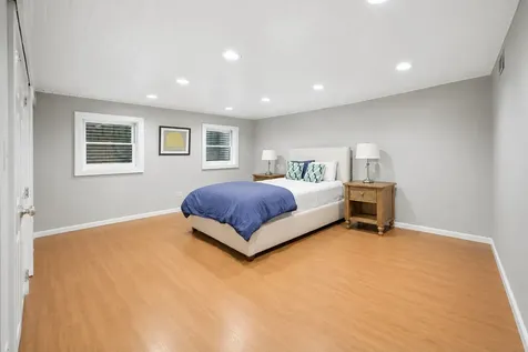 1037 Oak Street Winnetka IL 60093