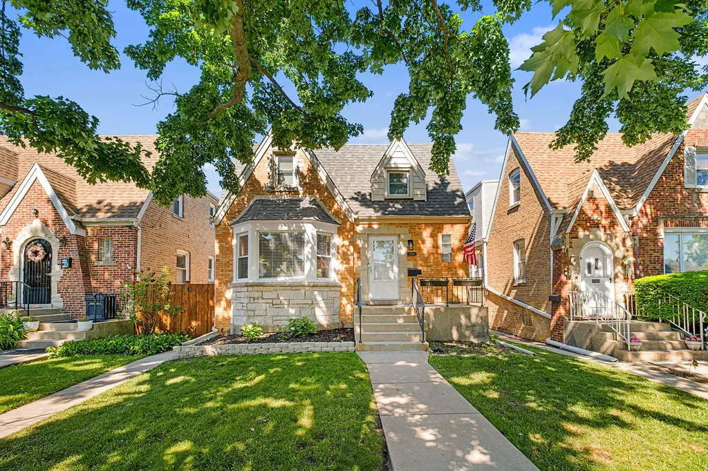 5704 North Major Avenue Chicago IL 60646