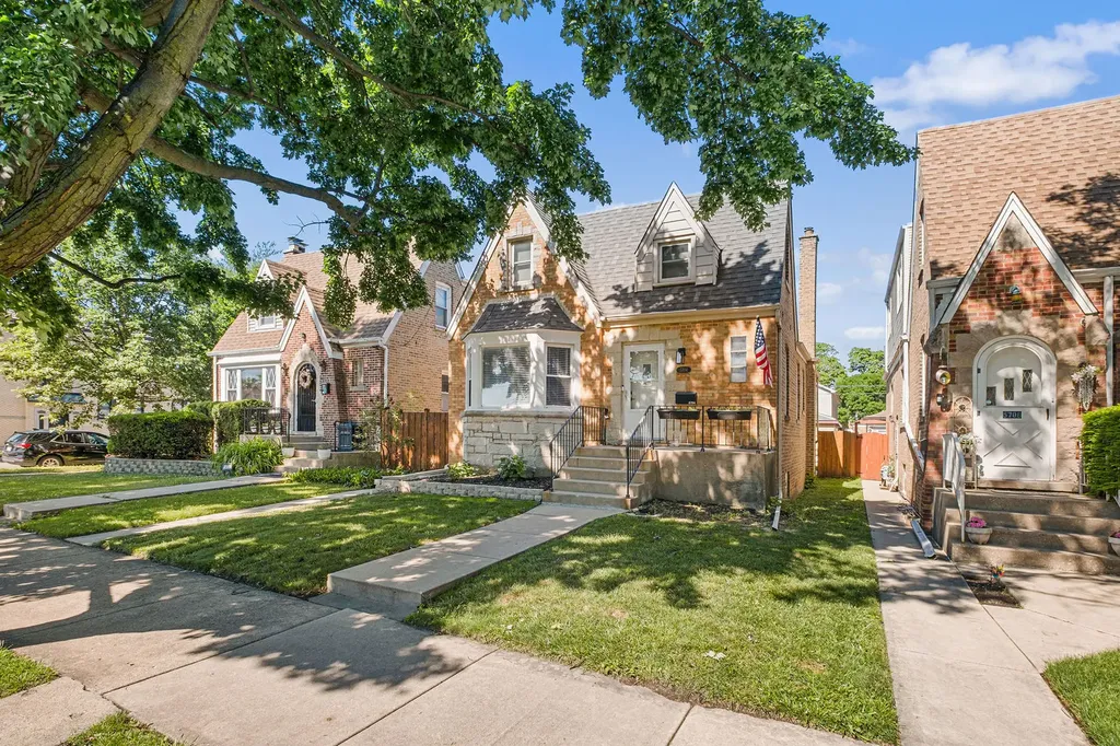 5704 North Major Avenue Chicago IL 60646