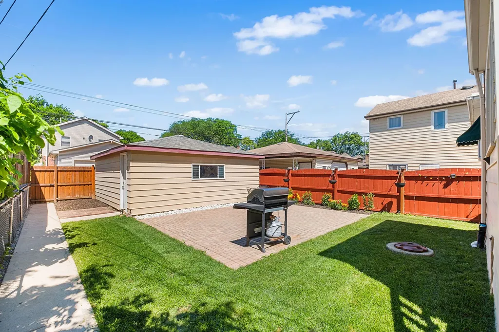 5704 North Major Avenue Chicago IL 60646