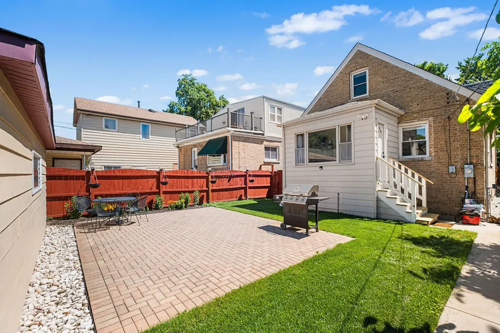 5704 North Major Avenue Chicago IL 60646