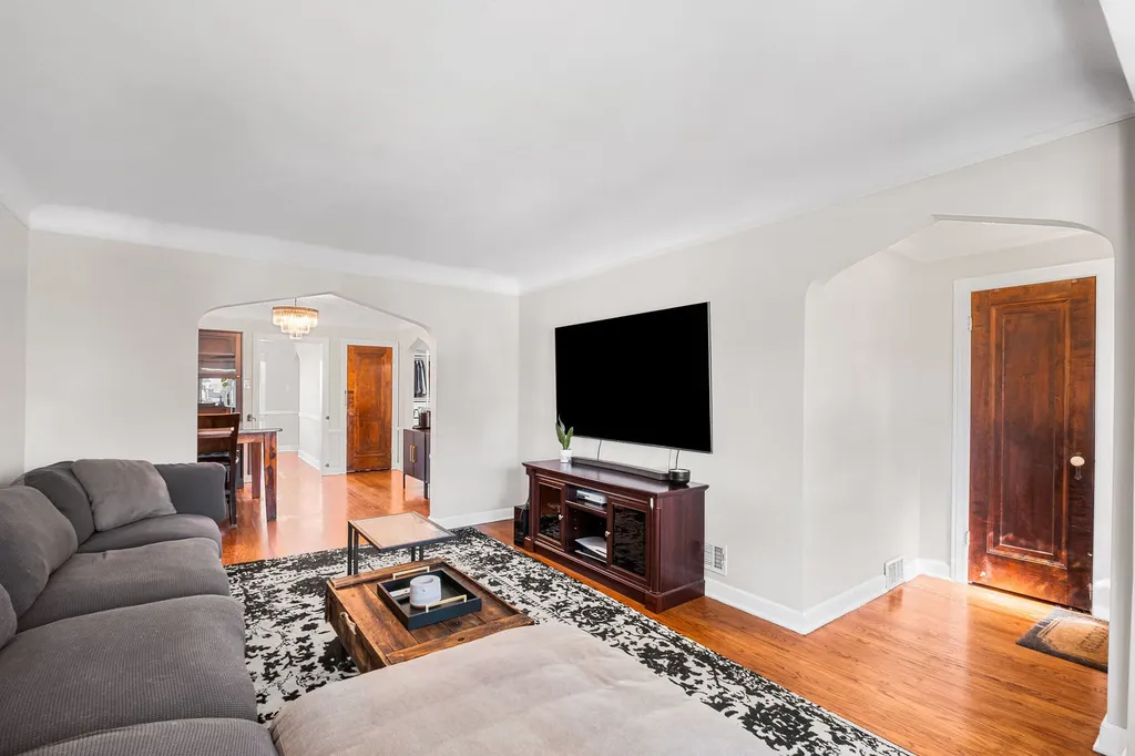 5704 North Major Avenue Chicago IL 60646