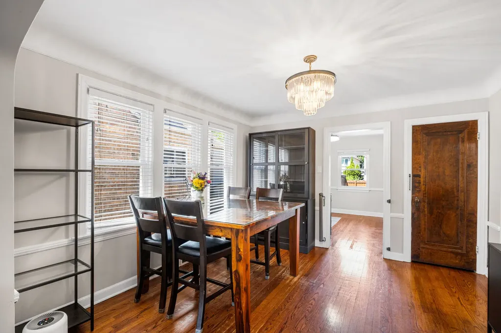 5704 North Major Avenue Chicago IL 60646
