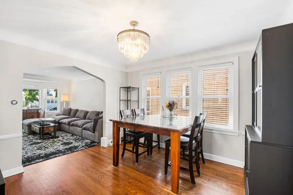 5704 North Major Avenue Chicago IL 60646