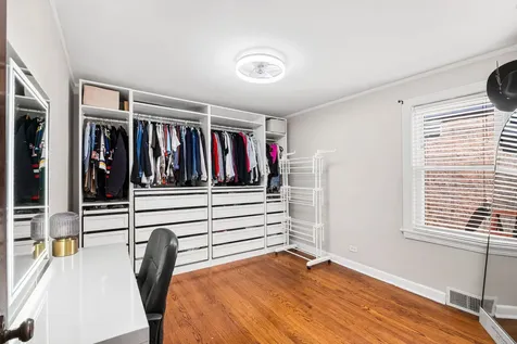 5704 North Major Avenue Chicago IL 60646