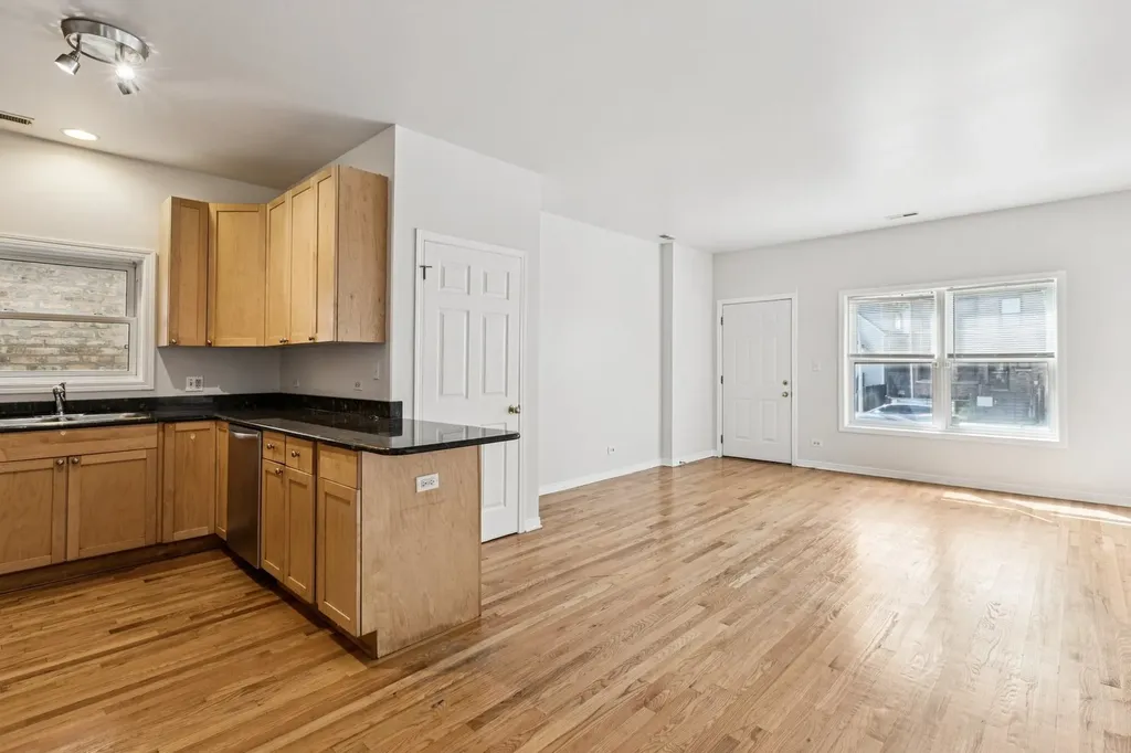 6823 South Dorchester Avenue Chicago IL 60637