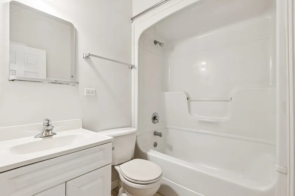 6823 South Dorchester Avenue Chicago IL 60637
