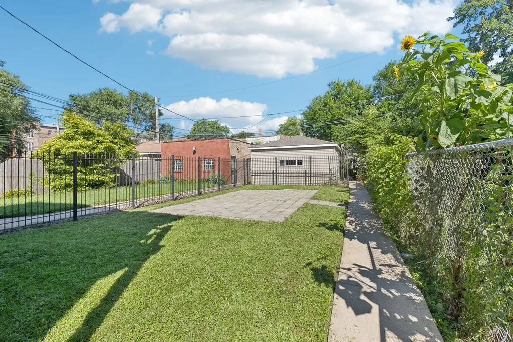 6823 South Dorchester Avenue Chicago IL 60637