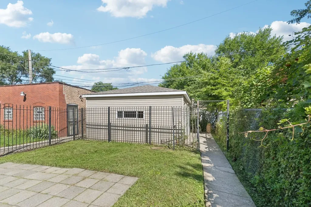 6823 South Dorchester Avenue Chicago IL 60637