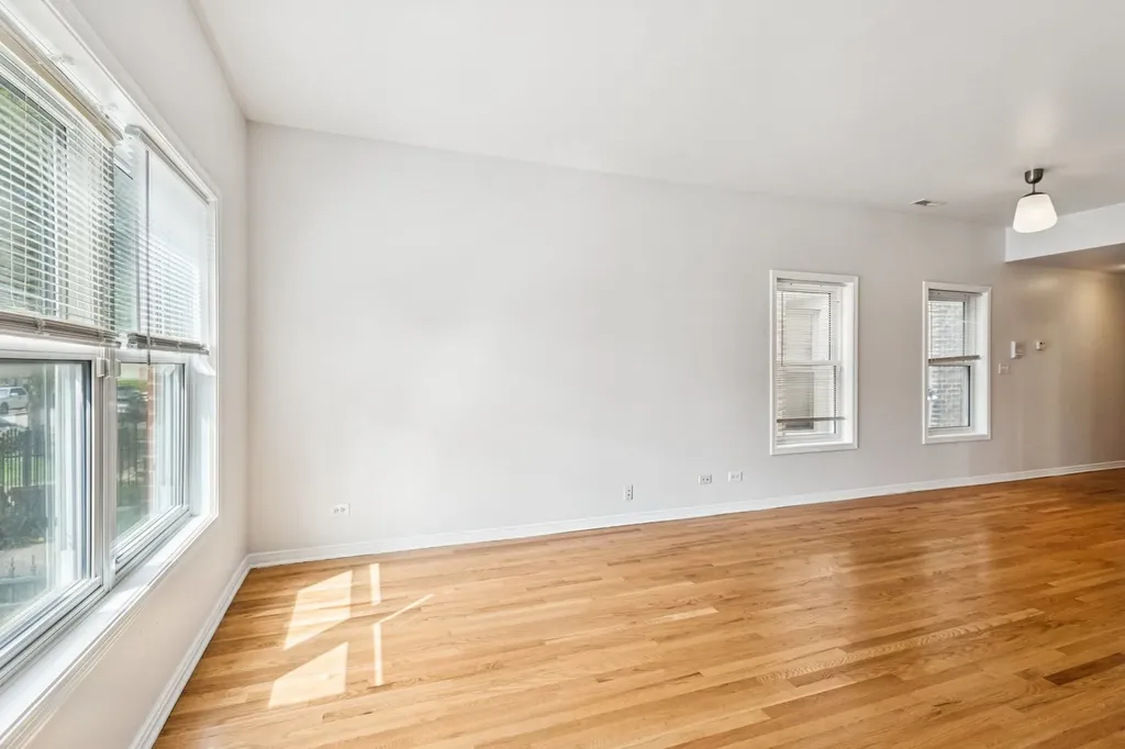 6823 South Dorchester Avenue Chicago IL 60637