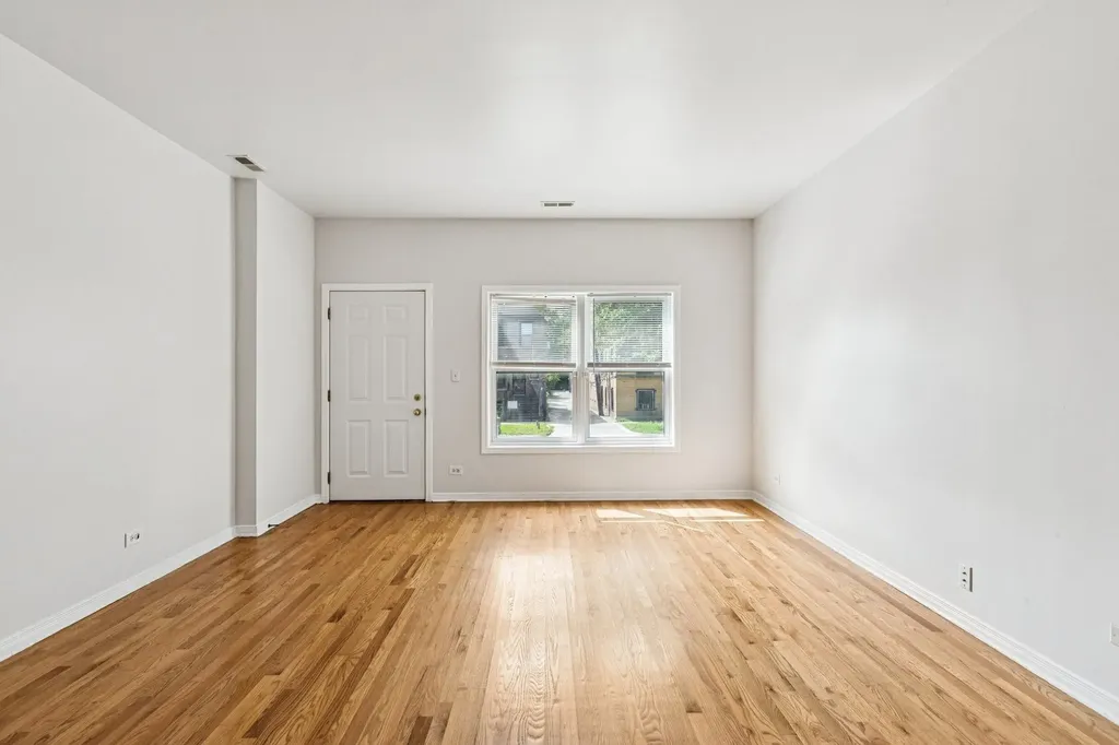 6823 South Dorchester Avenue Chicago IL 60637