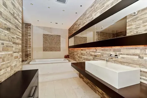 2441 Woodbridge Lane Highland Park IL 60035