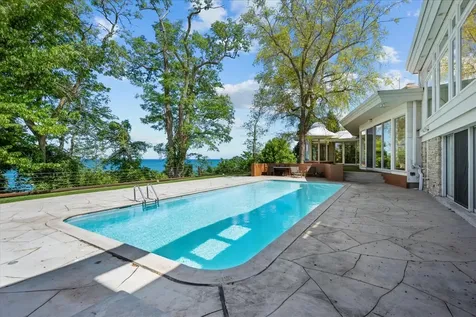 2441 Woodbridge Lane Highland Park IL 60035