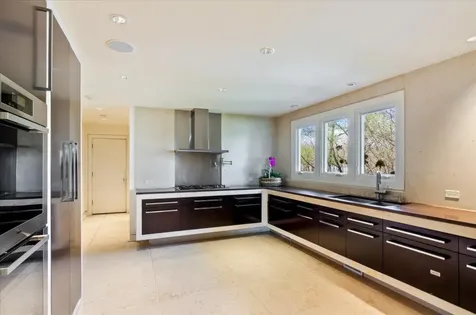 2441 Woodbridge Lane Highland Park IL 60035