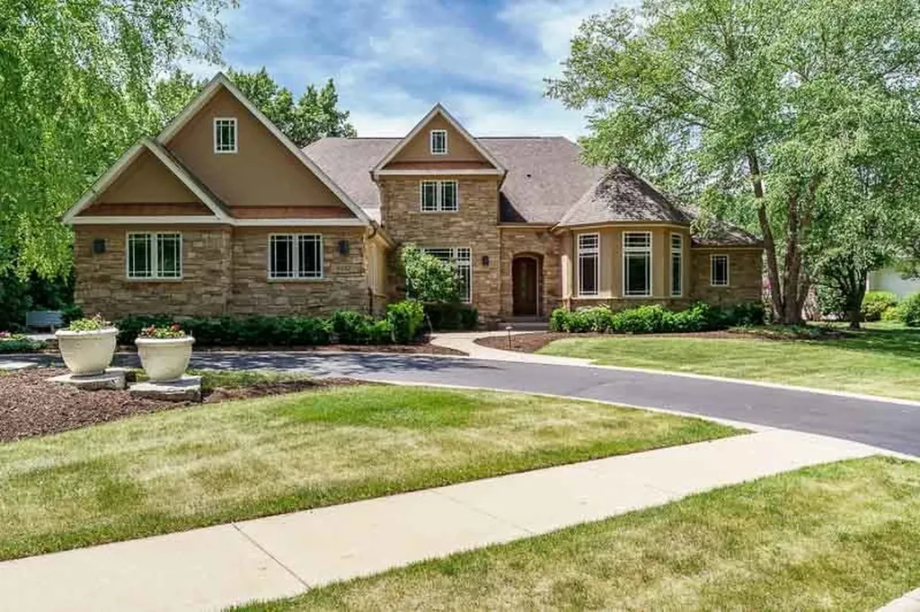 5352 Woodland Pond Lane Loves Park IL 61111