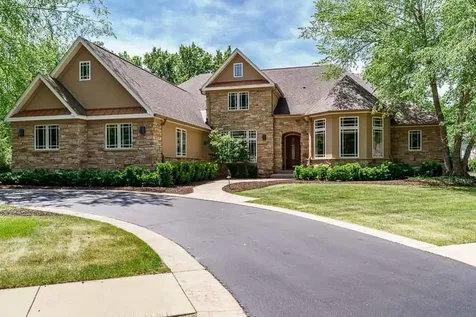 5352 Woodland Pond Lane Loves Park IL 61111
