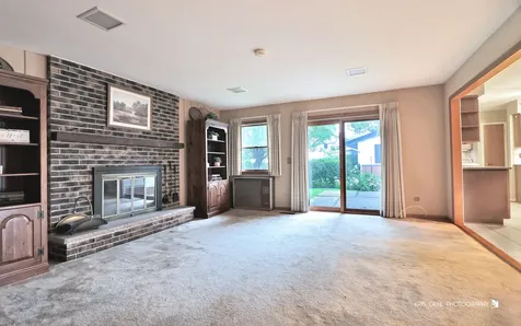518 Oak Street Elk Grove Village IL 60007