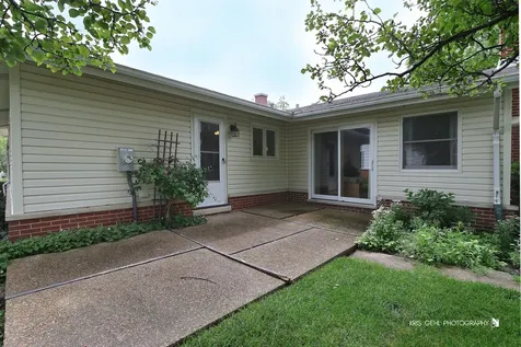 518 Oak Street Elk Grove Village IL 60007