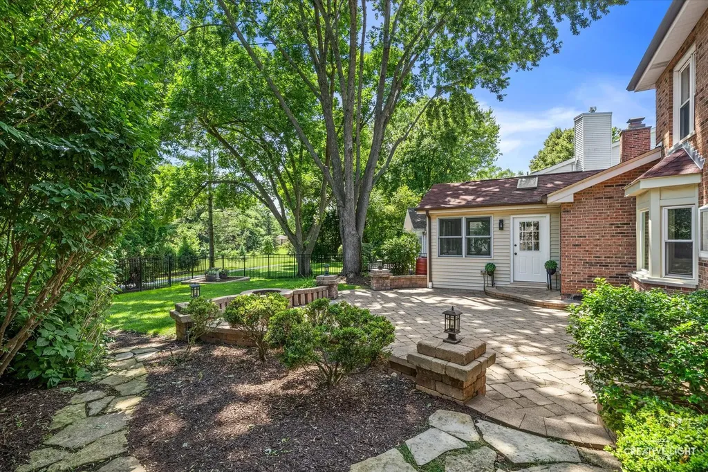 2425 Tanglewood Drive Lisle IL 60532