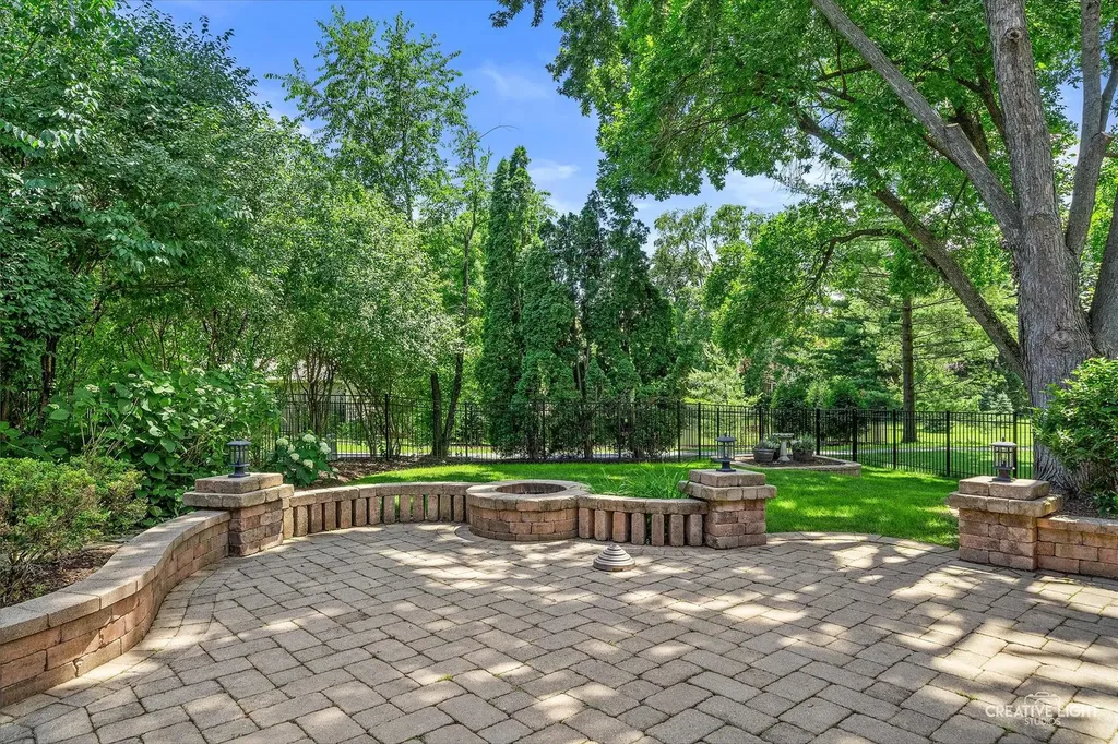 2425 Tanglewood Drive Lisle IL 60532
