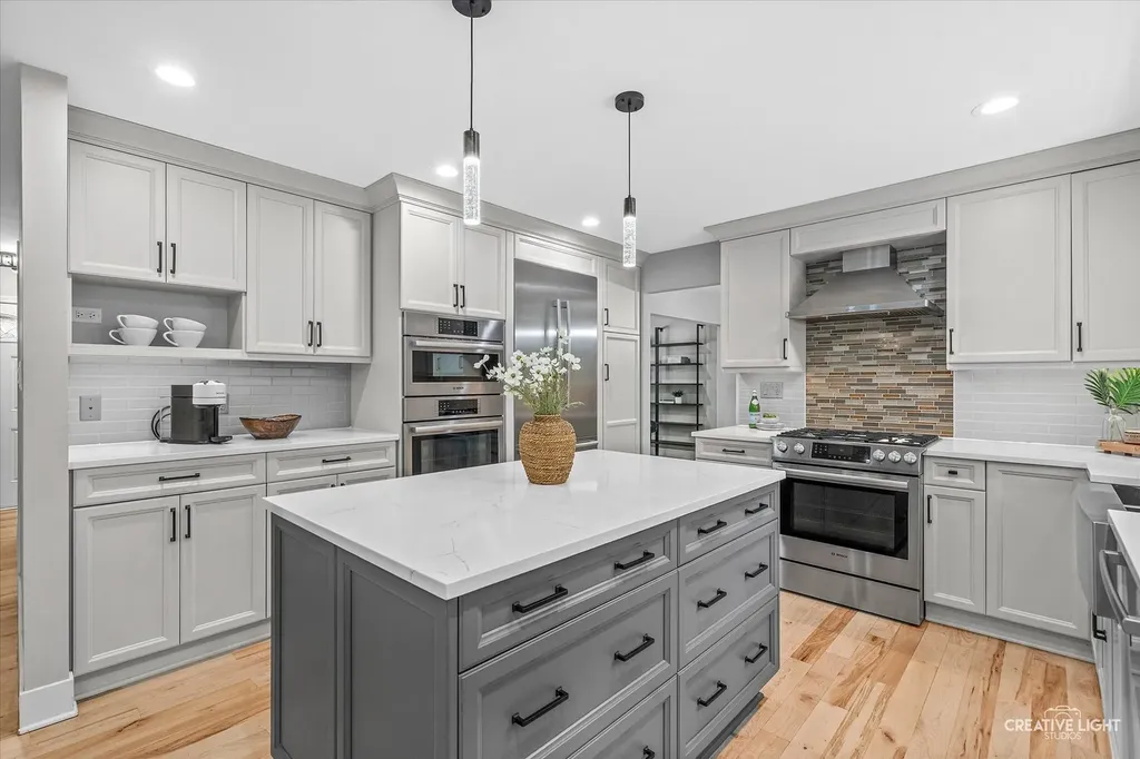 2425 Tanglewood Drive Lisle IL 60532