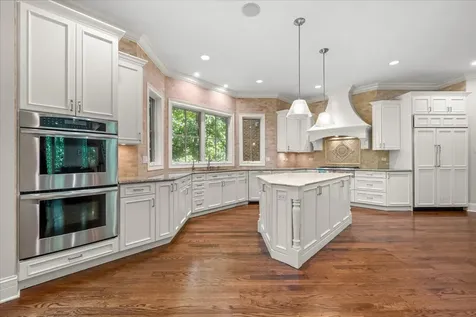 2390 Woodpath Lane Highland Park IL 60035
