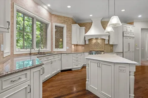 2390 Woodpath Lane Highland Park IL 60035