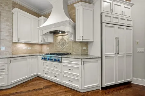 2390 Woodpath Lane Highland Park IL 60035