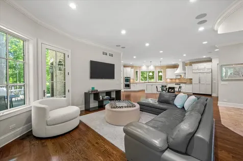 2390 Woodpath Lane Highland Park IL 60035