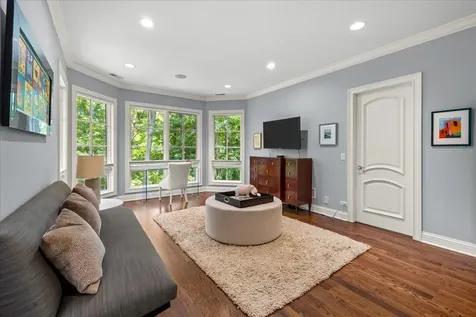2390 Woodpath Lane Highland Park IL 60035