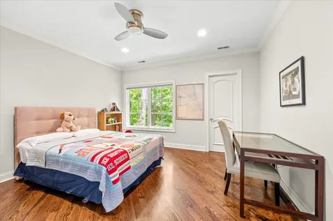 2390 Woodpath Lane Highland Park IL 60035