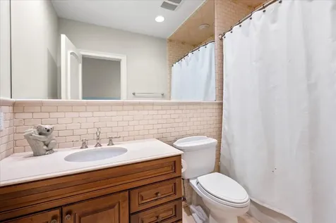 2390 Woodpath Lane Highland Park IL 60035