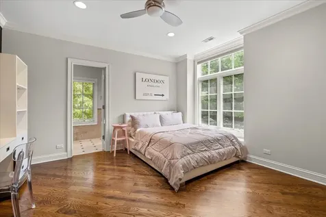 2390 Woodpath Lane Highland Park IL 60035