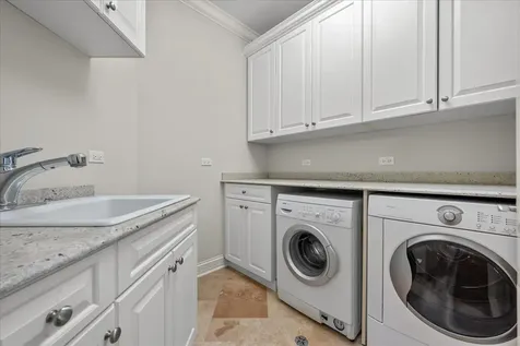 2390 Woodpath Lane Highland Park IL 60035