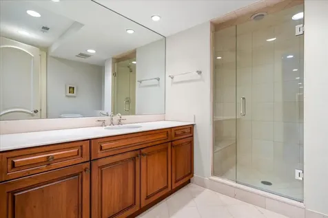 2390 Woodpath Lane Highland Park IL 60035