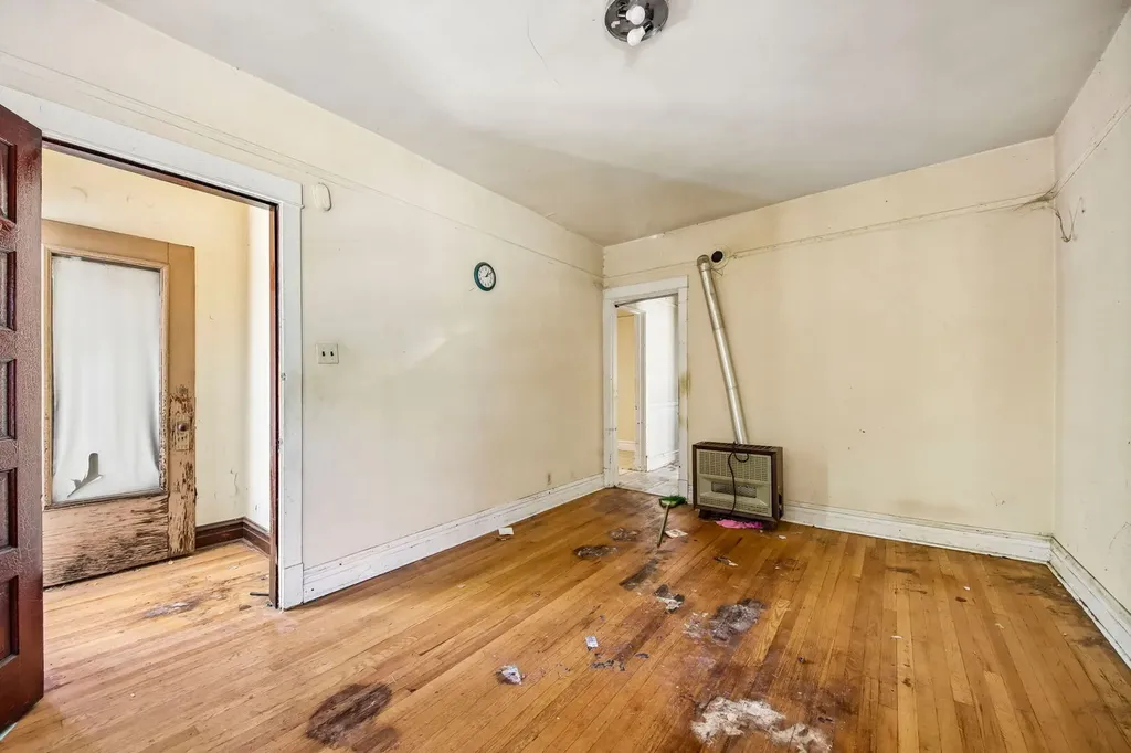 2934 North Gresham Avenue Chicago IL 60618