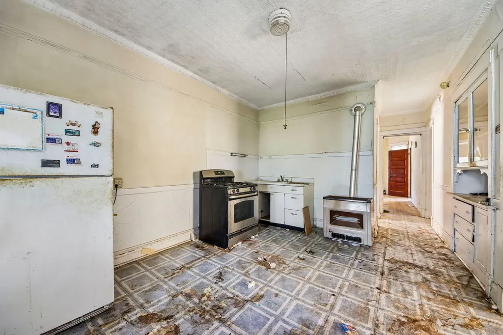 2934 North Gresham Avenue Chicago IL 60618