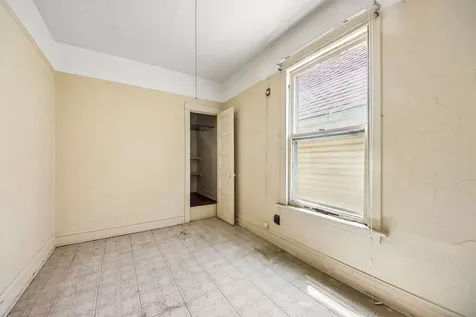 2934 North Gresham Avenue Chicago IL 60618