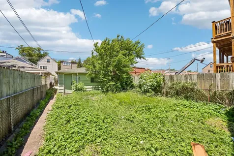 2934 North Gresham Avenue Chicago IL 60618